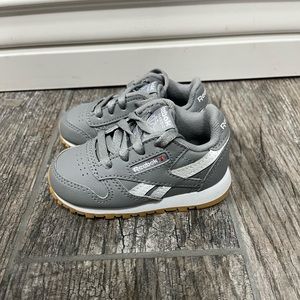 Baby Reebok classic size 4